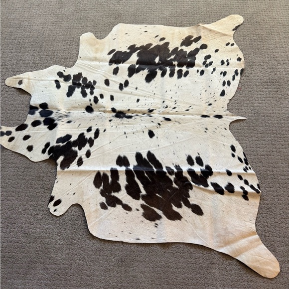Cowhide Rug with Black and White Spots - Picture 4 of 6